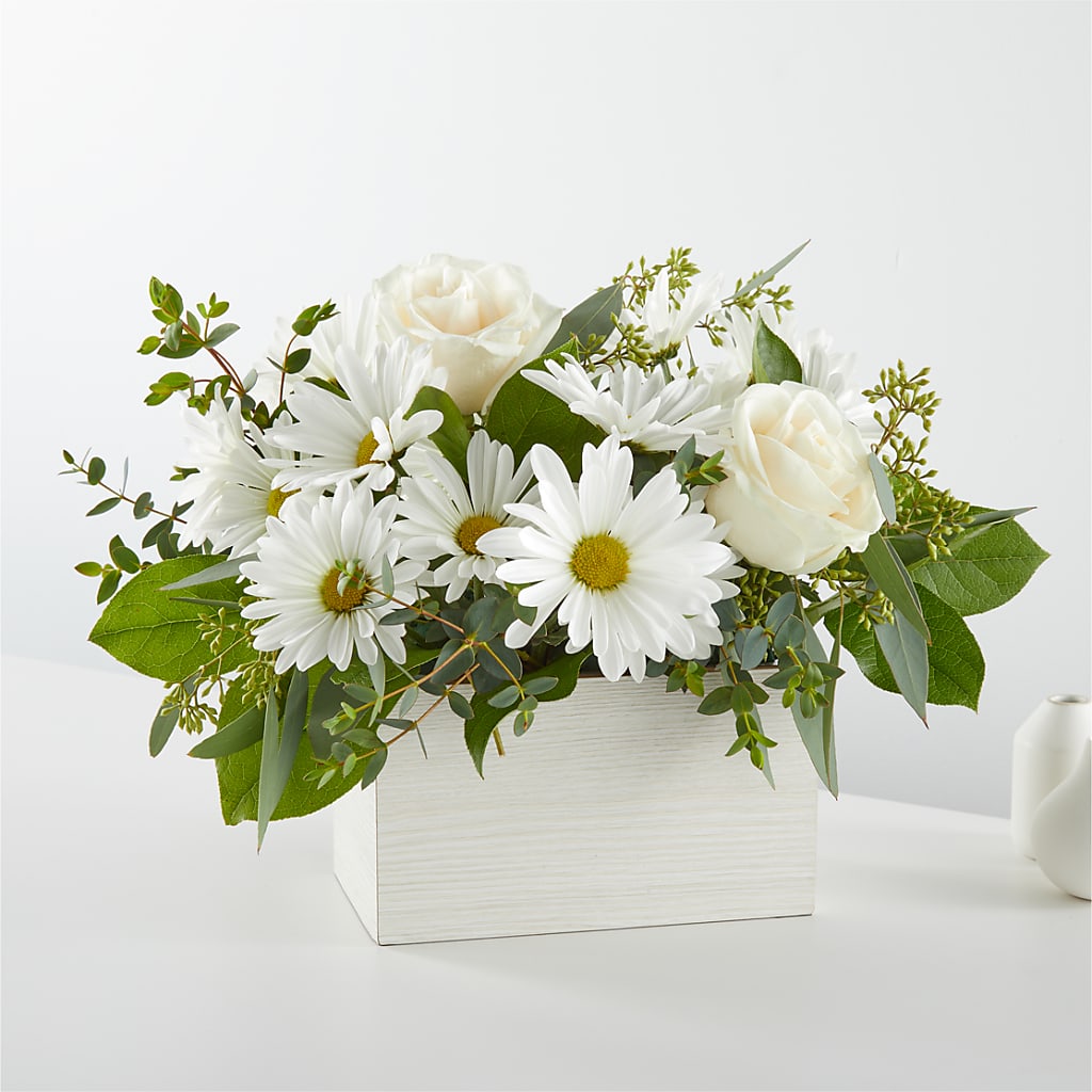 Fresh Linen Box Bouquet – Loop Flower Studio, Chicago IL